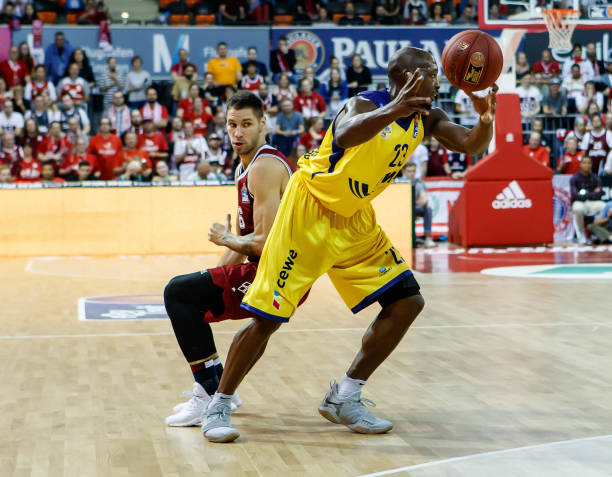 使得他能在 使得他能在